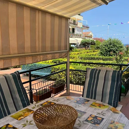 Etna Marine Garden 아파트